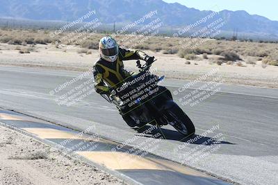 media/Dec-01-2025-Moto Forza (Mon) [[2daa91e15f]]/3-Beginner Group/Session 3 (Turn 16 Inside)/